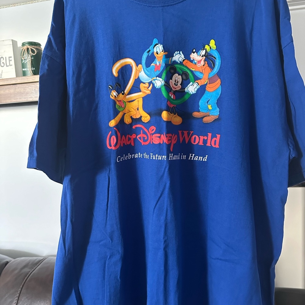 Disney Men’s XL Vintage 2000 T-Shirt